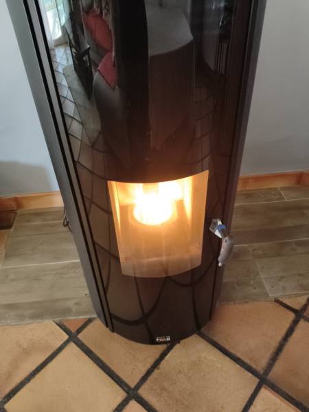 Entretien de poêle à granulés proche de Aix en provence réalisé par EIMD ENERGIES